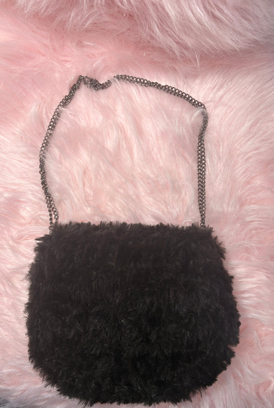 Handgefertigte schwarze Handtasche aus  Wolle mit Goldenem Henkel
