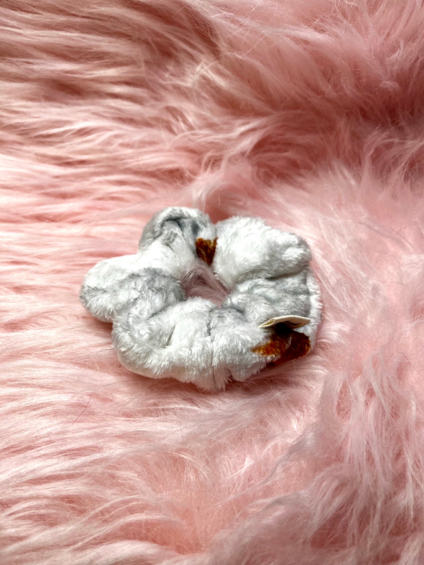 Eleganter handgefertigter Scrunchie im charmanten Fuchsmuster