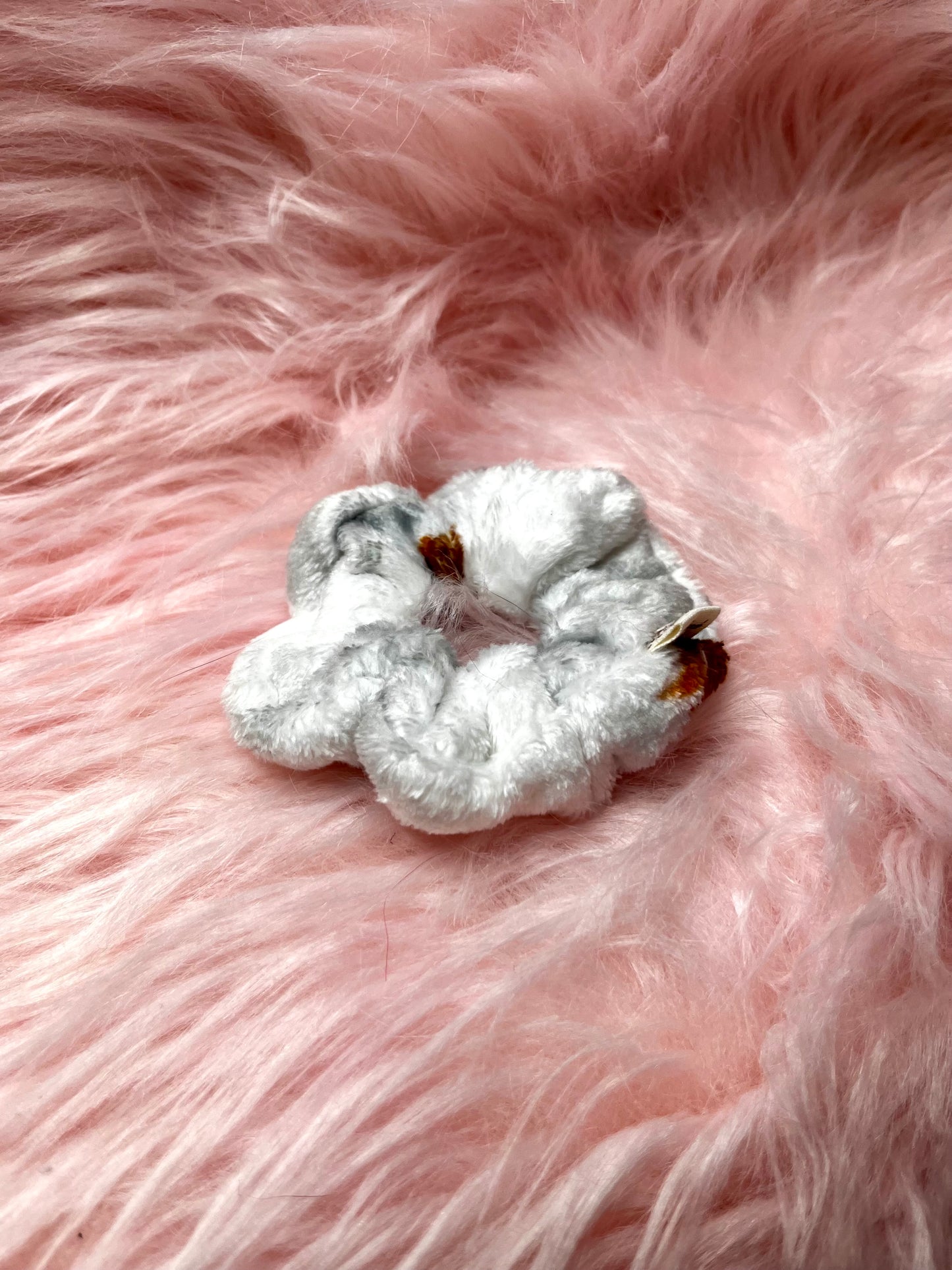 Eleganter handgefertigter Scrunchie im charmanten Fuchsmuster