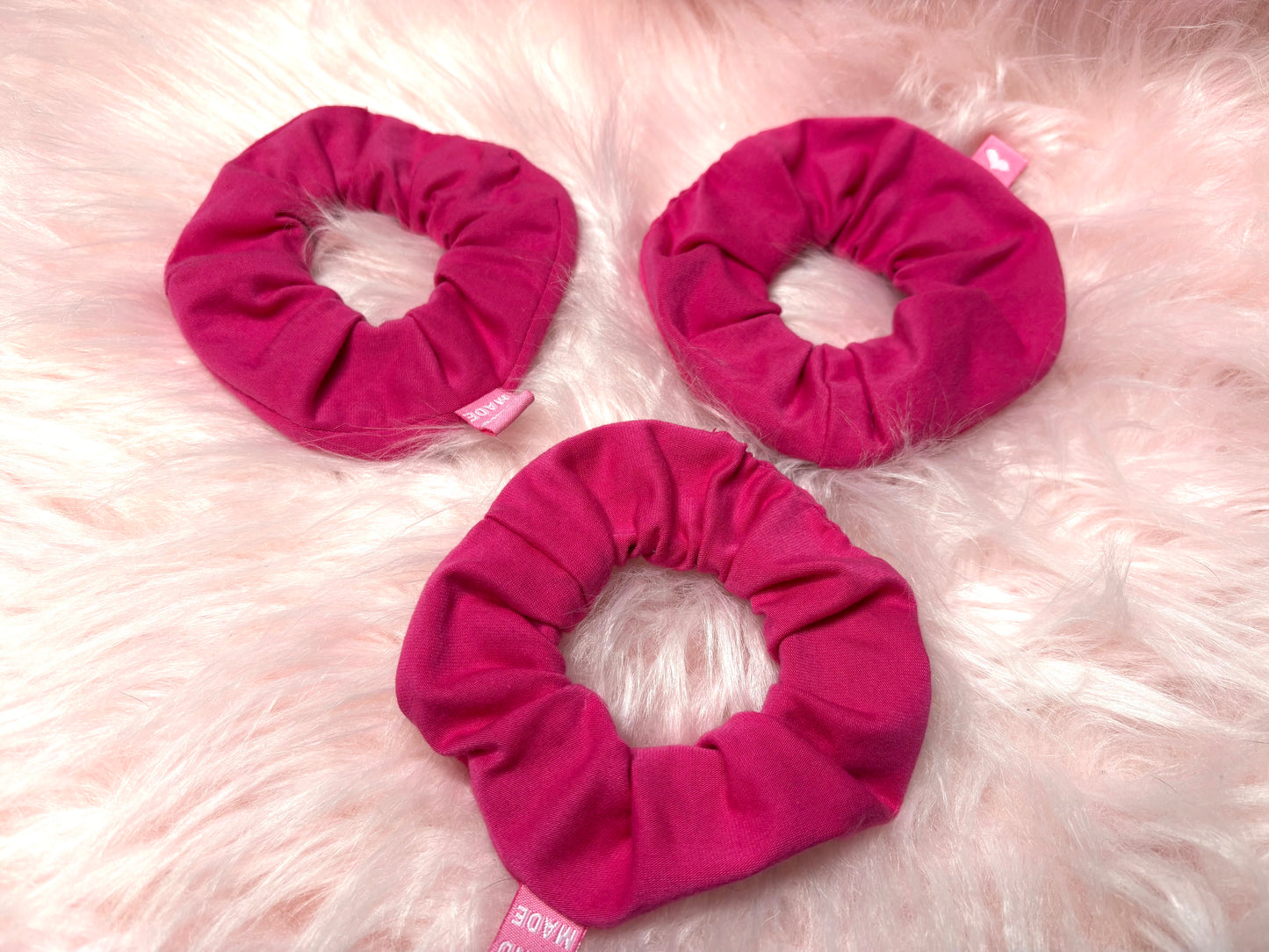 Handgemachter Pinker Scrunchie aus Bio-Baumwolle – Der perfekte Haarschmuck für einen nachhaltigen Look!