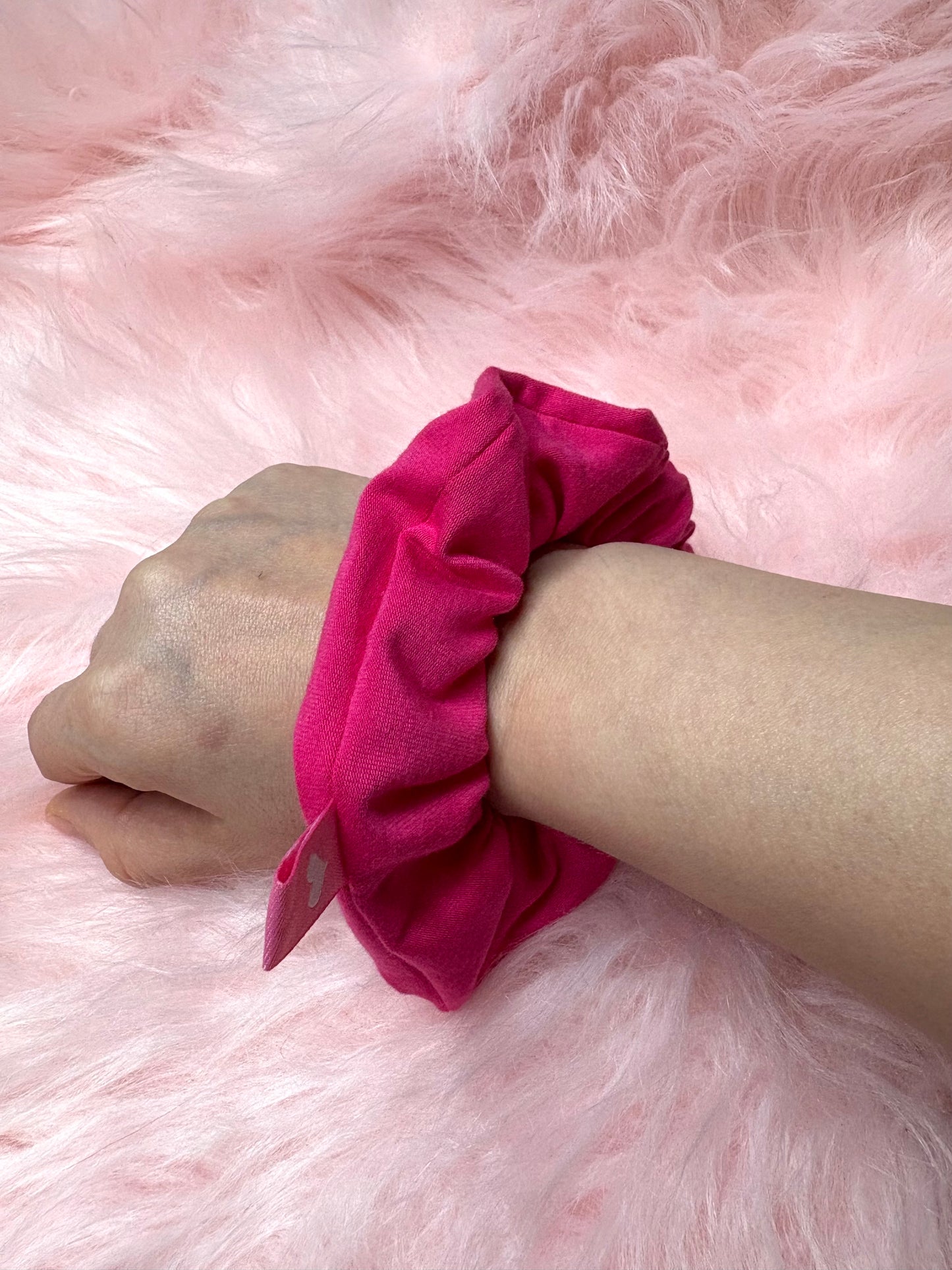 Handgemachter Pinker Scrunchie aus Bio-Baumwolle – Der perfekte Haarschmuck für einen nachhaltigen Look!