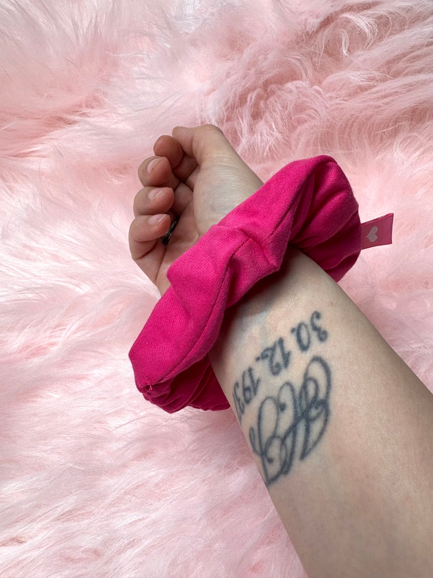Handgemachter Pinker Scrunchie aus Bio-Baumwolle – Der perfekte Haarschmuck für einen nachhaltigen Look!