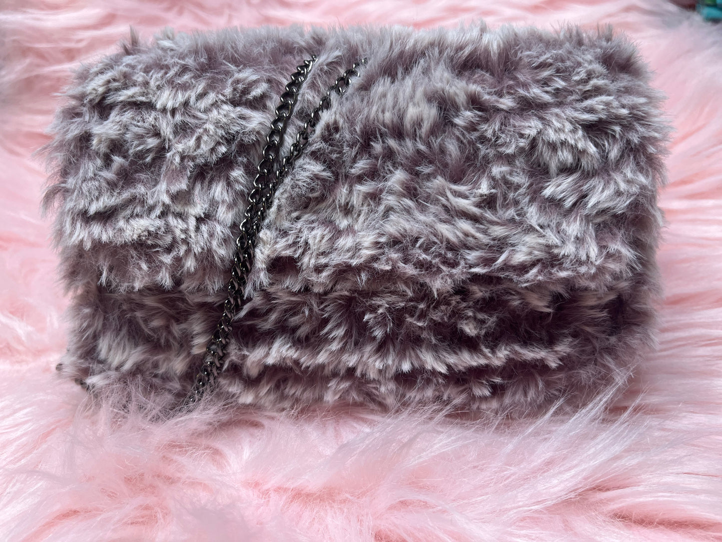 Luxuriöse Braune/Weiße Clutch aus Kuscheliger Wolle - Dein Stylischer Begleiter