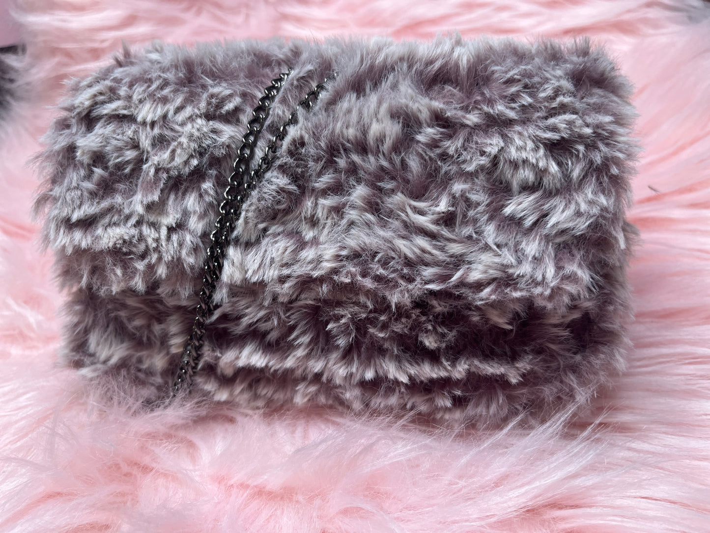 Luxuriöse Braune/Weiße Clutch aus Kuscheliger Wolle - Dein Stylischer Begleiter