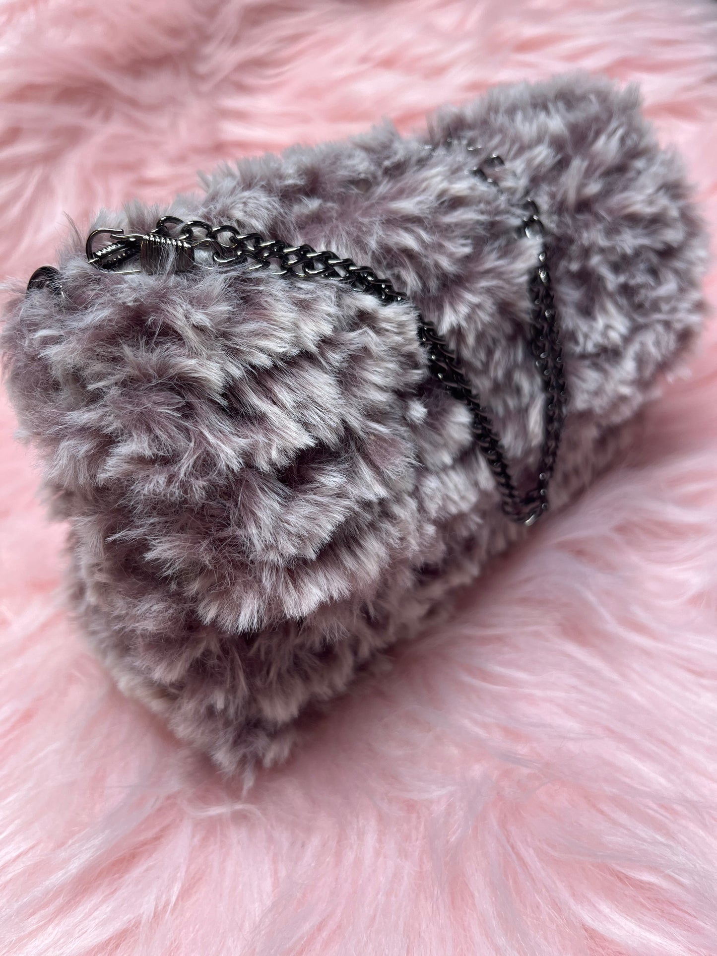 Luxuriöse Braune/Weiße Clutch aus Kuscheliger Wolle - Dein Stylischer Begleiter
