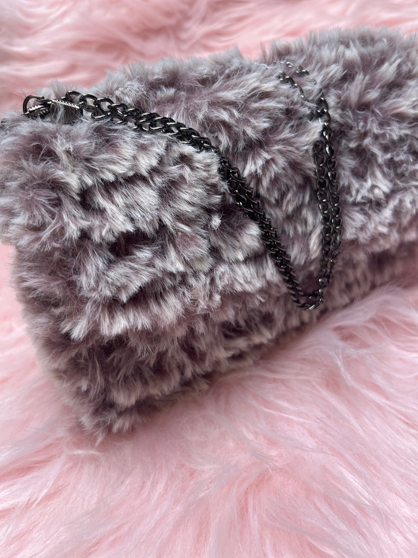 Luxuriöse Braune/Weiße Clutch aus Kuscheliger Wolle - Dein Stylischer Begleiter
