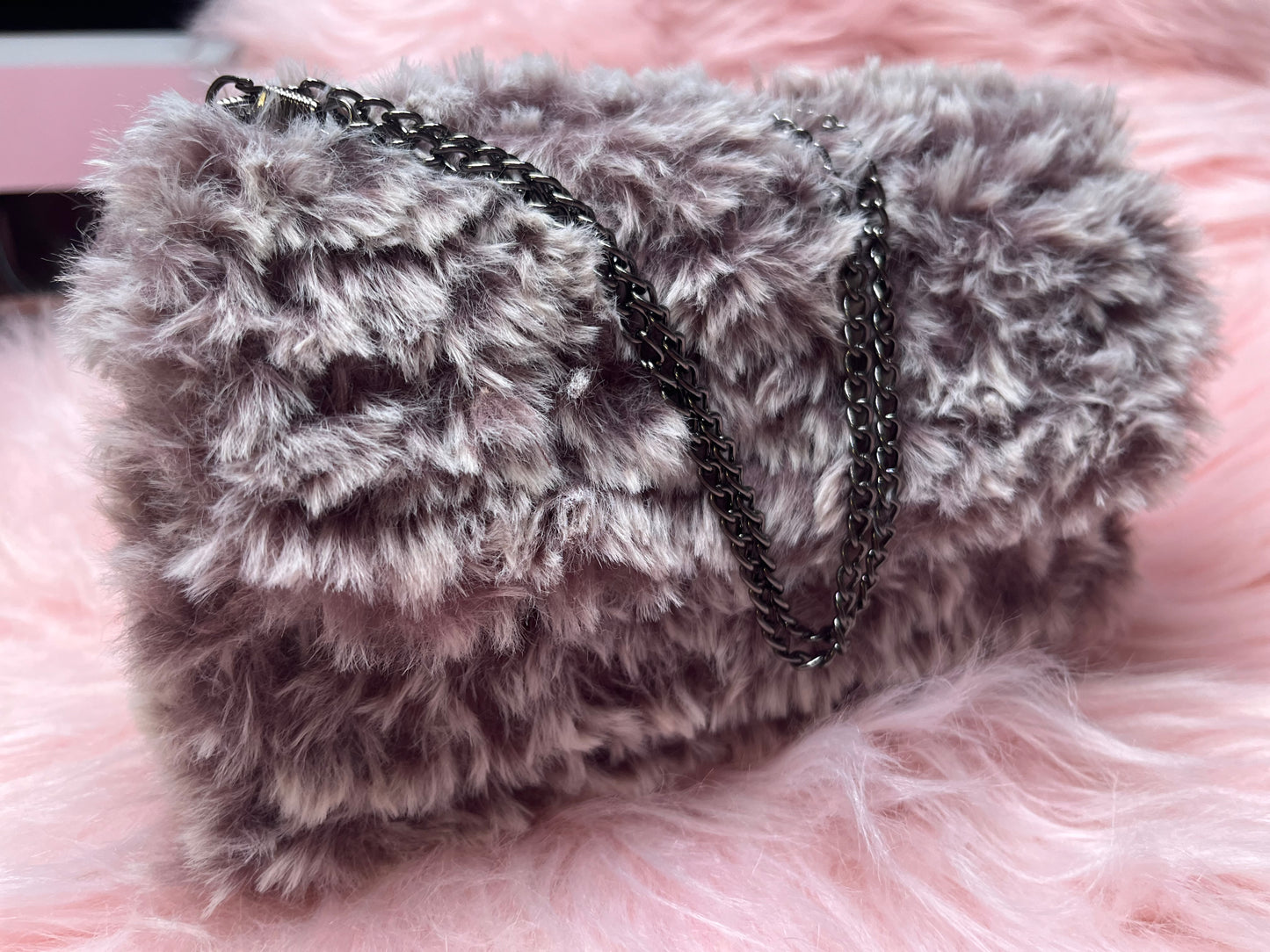 Luxuriöse Braune/Weiße Clutch aus Kuscheliger Wolle - Dein Stylischer Begleiter