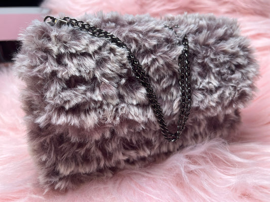Luxuriöse Braune/Weiße Clutch aus Kuscheliger Wolle - Dein Stylischer Begleiter