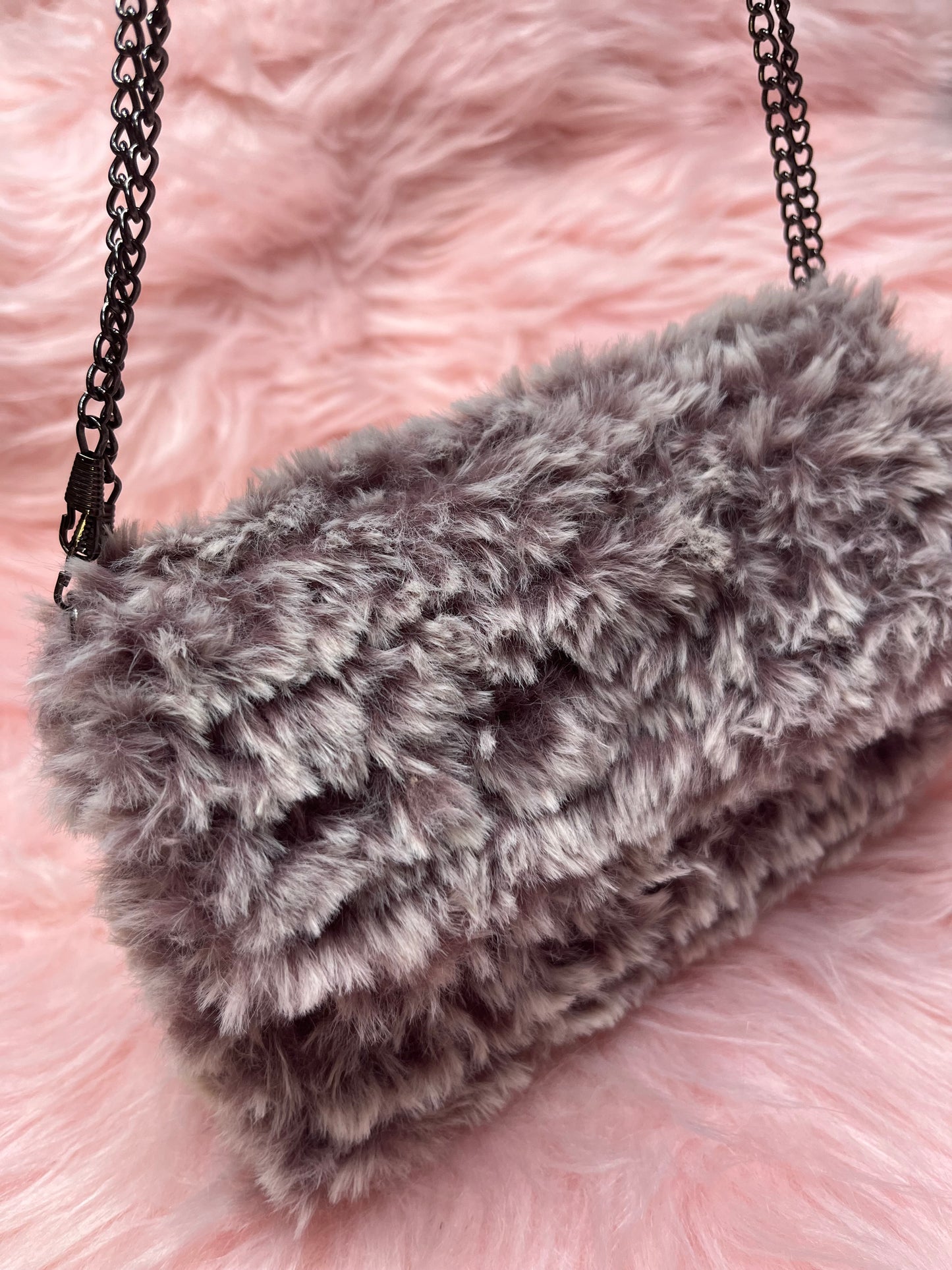 Luxuriöse Braune/Weiße Clutch aus Kuscheliger Wolle - Dein Stylischer Begleiter