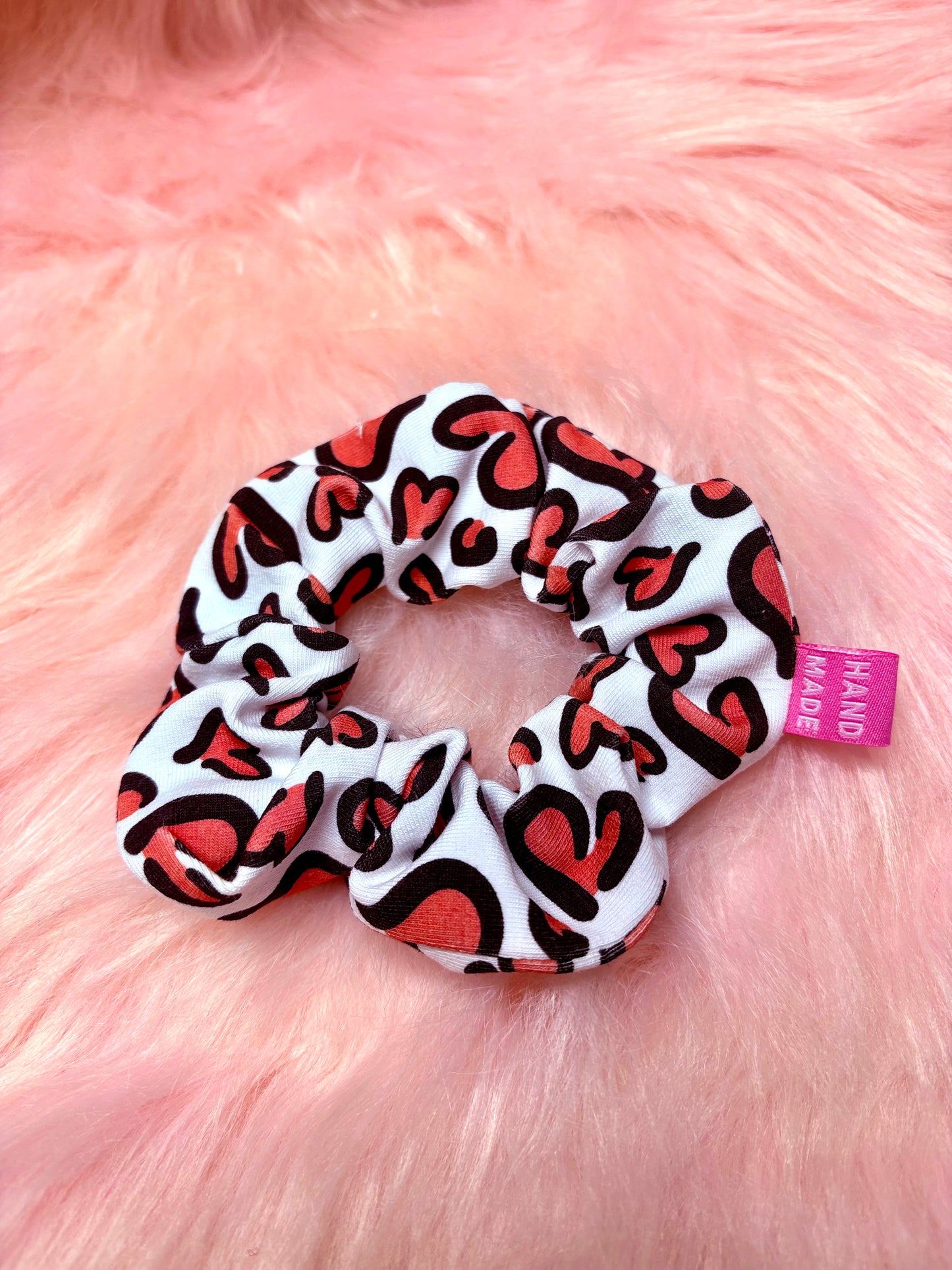 Superniedliche Handmade Scrunchies mit rosa Herzchen