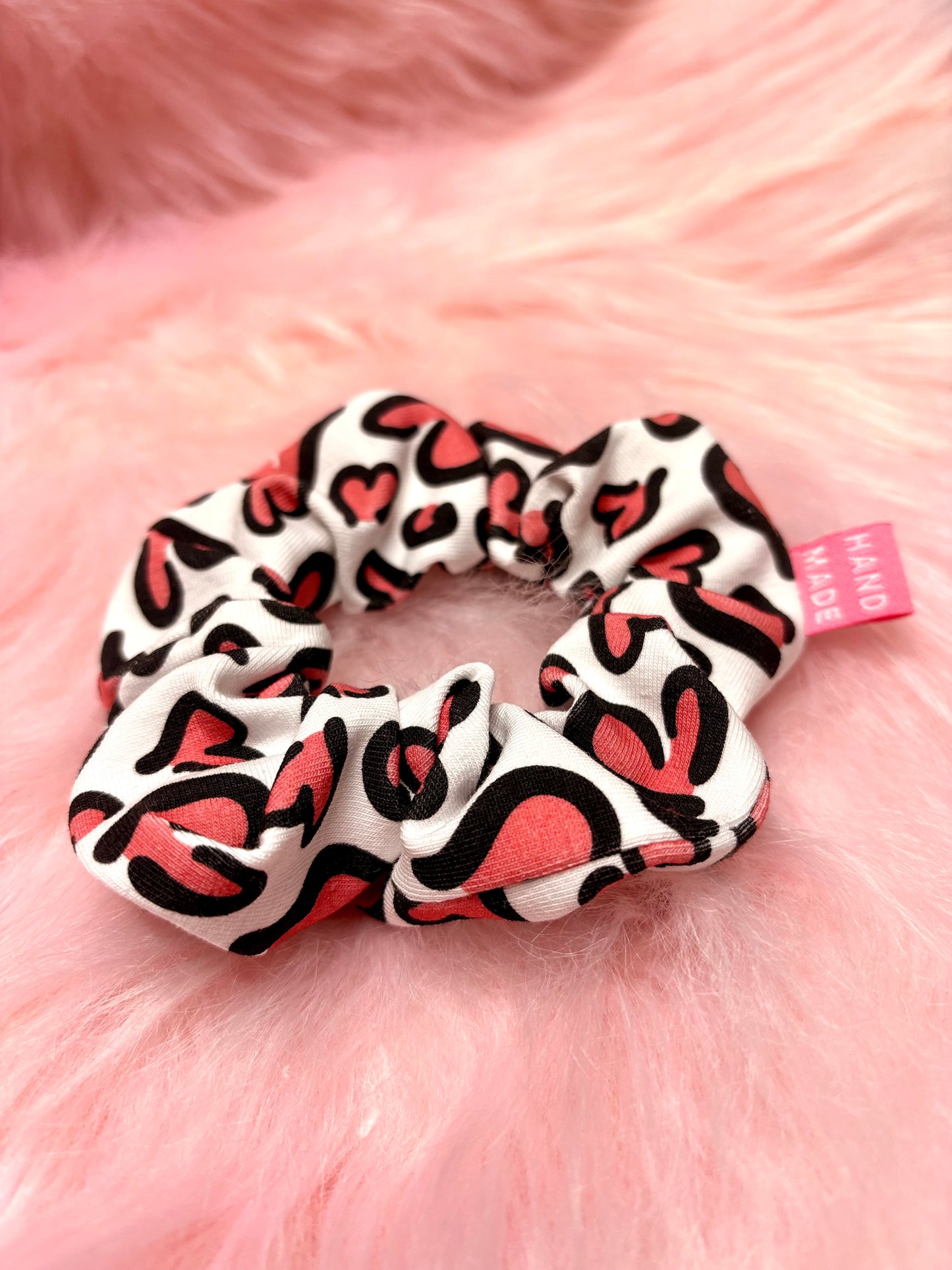 Superniedliche Handmade Scrunchies mit rosa Herzchen